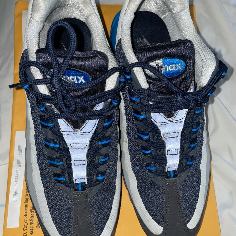 Nike AirMax  Size 8.5 -EXCELLENT CONDITION FREE SHIPPING!!